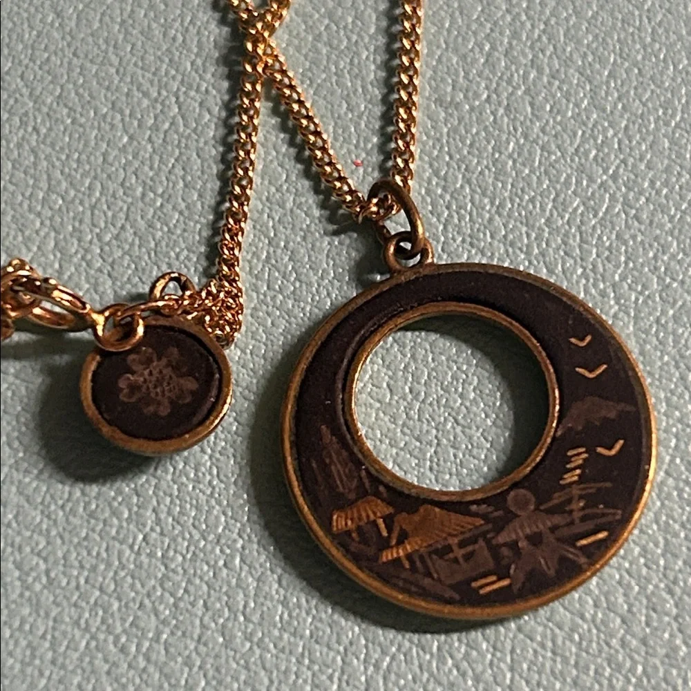 1940's JAPANESE DAMASCENE PENDANT ON GOLD FILL CHAIN‎